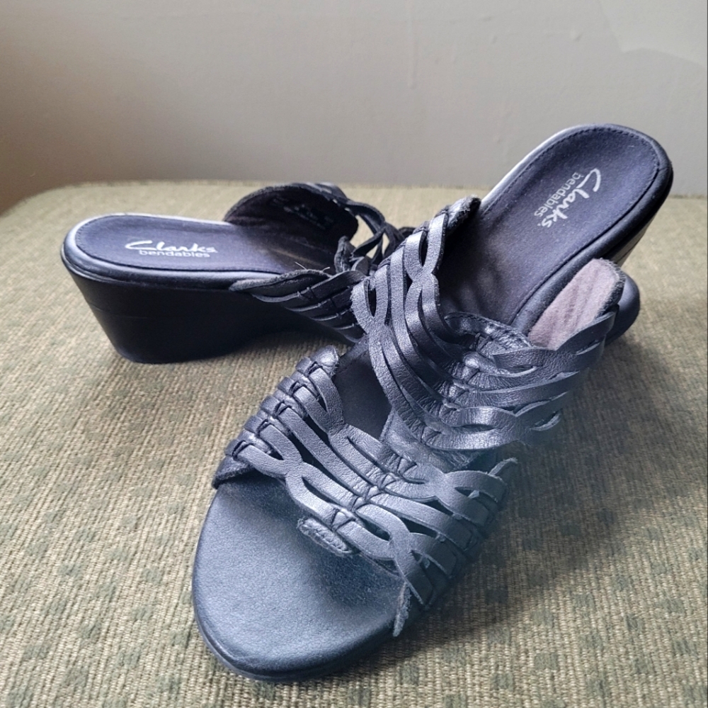 Clarks Bendables woven black leather wedge mule sandals